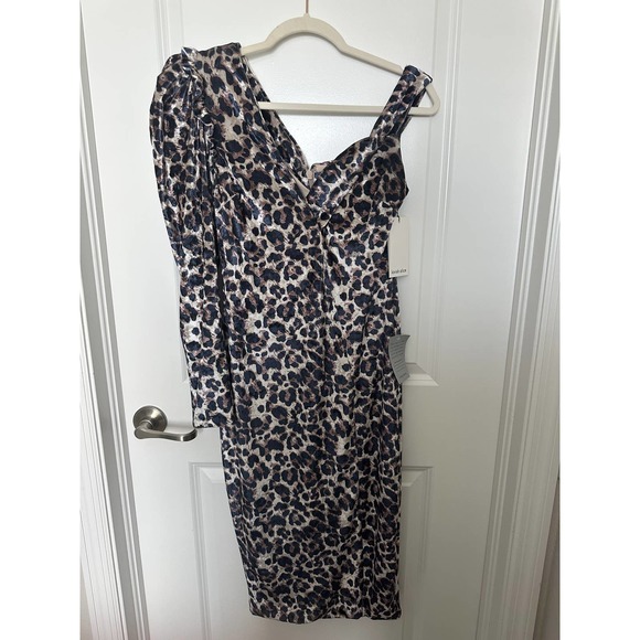 Lavish Alice ANIMAL PRINT LONG SLEEVE VELVET DRESS - Picture 5 of 11